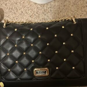 Badgley Mischka purse & wallet can be worn as a shoulder or cross body bag